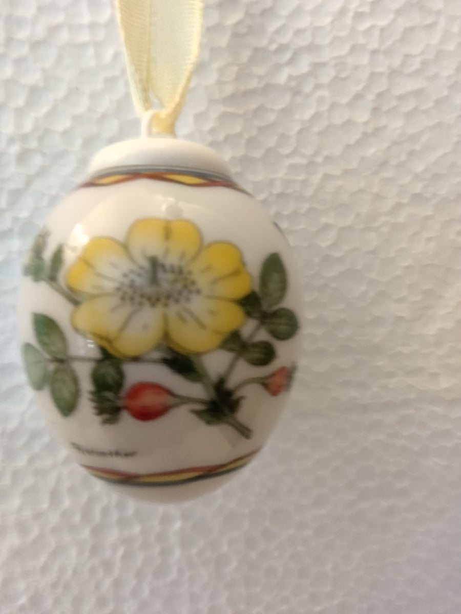 Hutschenreuther Uovo Di Pasqua 2023 – Pezzo Da Collezione L'uovo Di Porcellana 2023 Pulcino, Edizione Limitata Nel Tempo, Uovo Di Porcellana, Decorazione Pasquale, Fiori Di Mele, Chicchi