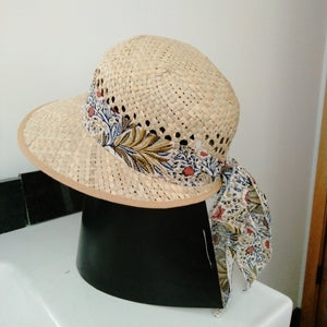 42670  Women  Hat  Straw hat Schute with beautiful  ribbon