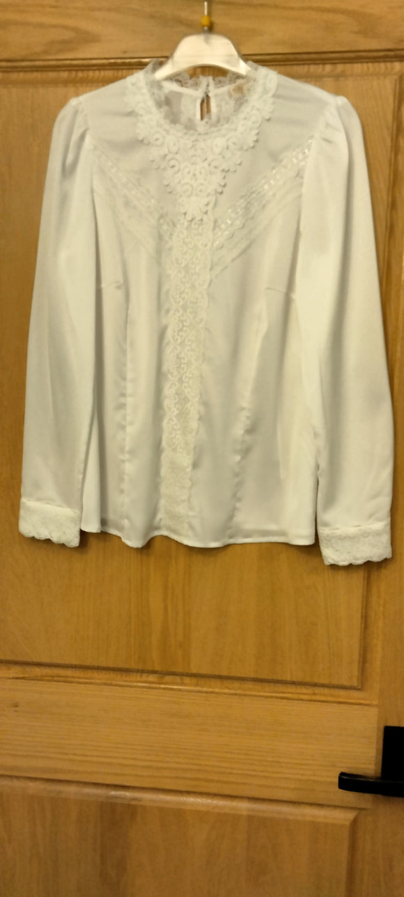 28881 LB-21 Krueger Elegant Festive Trachten Blouse White with long sleeves