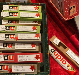 " Oh DU Froehliche Weihnachtszeit" Gift Box  with Ferrero Duplo Wafer with Hazelnut Cream / single  Bar