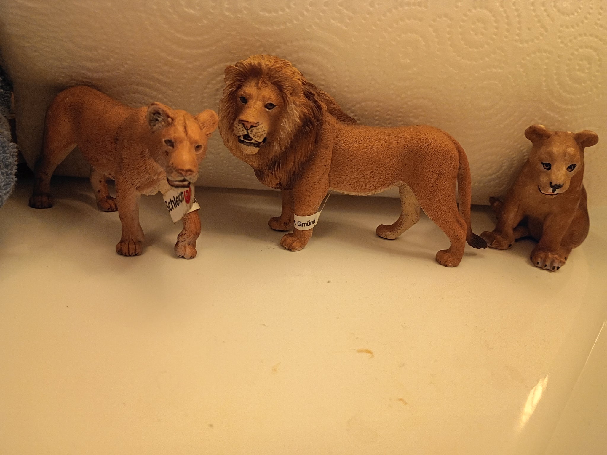 Hand Painted Play Figurine Schleich 14373 Lion. – German Specialty