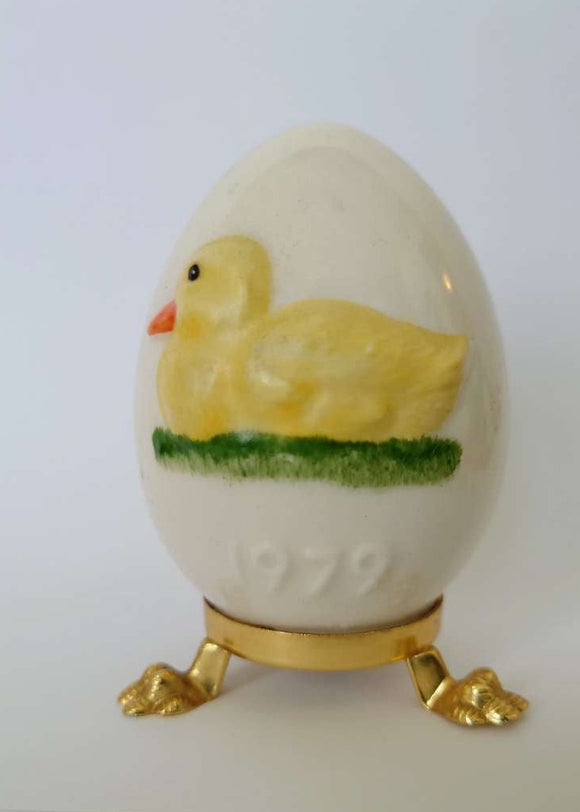 1979 Goebel Collectible Limited Edition Porcelain Easter Egg with claw feet 