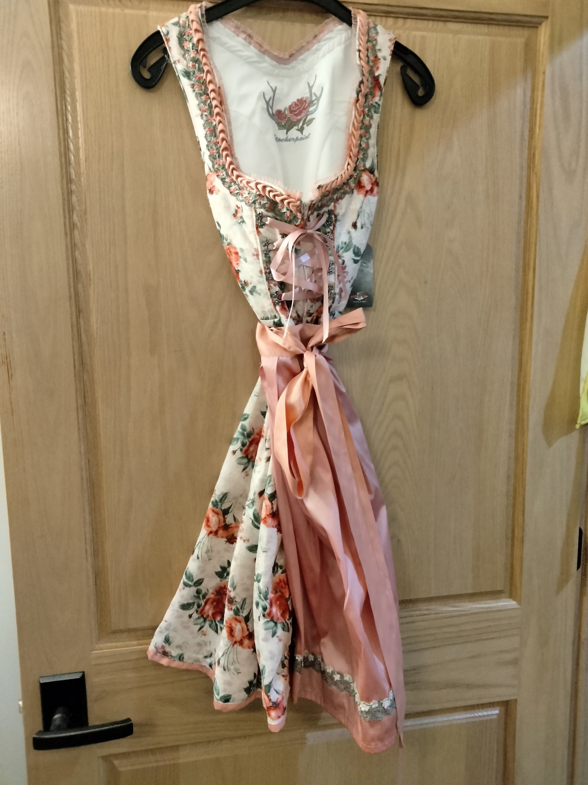 STOCKERPOINT Dirndl ''Medina'' in Pink | ABOUT YOU