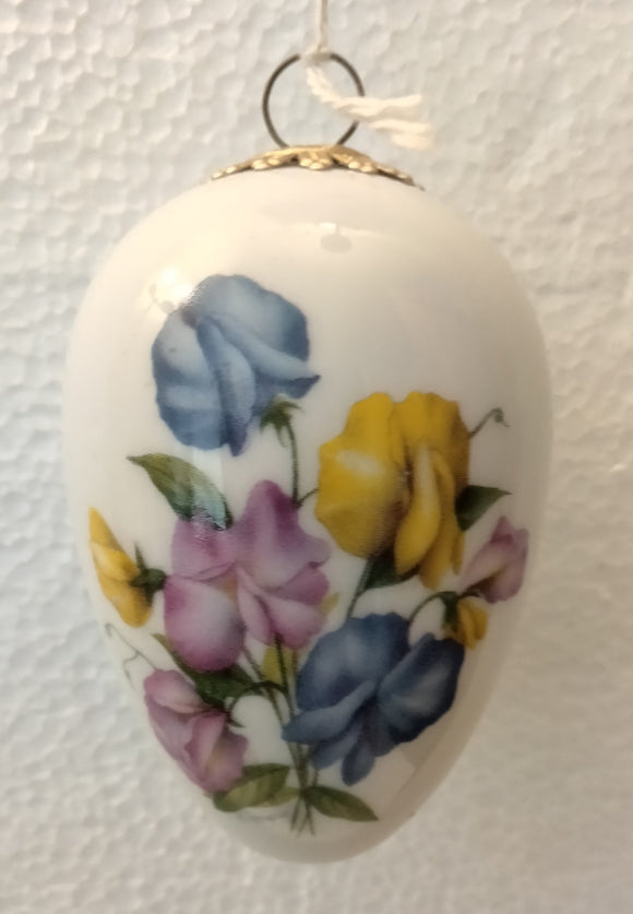 Lichte  Porcelain Easter Egg / Spring Midi - Medium Ornament “Colorful Wicken - sweet Peas 