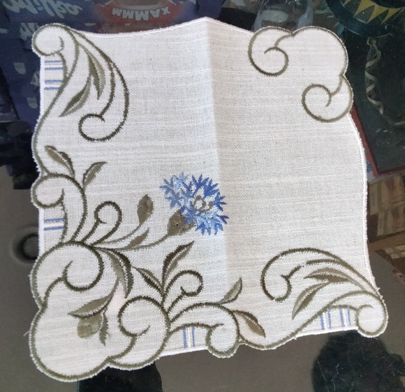 Beige Embroidered Scalloped-Edge Blue Cornflower Table Linen 10