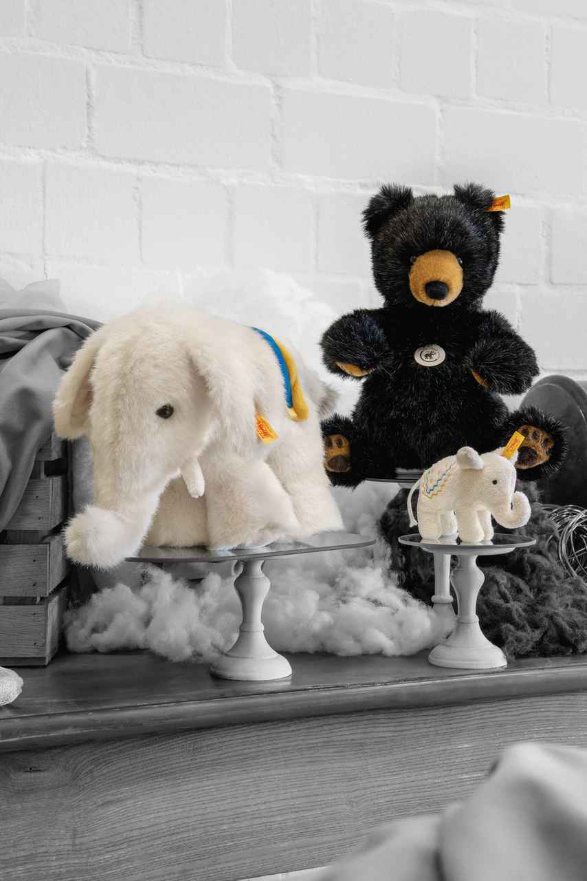113291 Josey Grizzly Bear with Story Book - 140th Anniversary